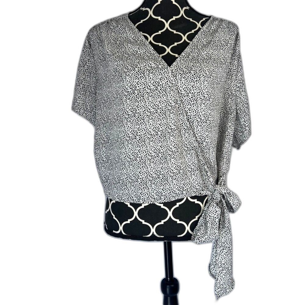 Lush Black & White Animal Print Short‎ Sleeve Vneck Wrap Shirt Lightweight Sz XL